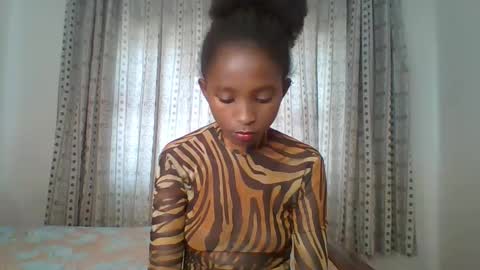 Snapshot of carababey chatting on March 1, 11:28 am carababey online show from March 1, 11:28 am