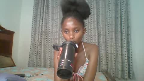 Snapshot of carababey chatting on March 3, 2:47 am carababey online show from March 3, 2:47 am