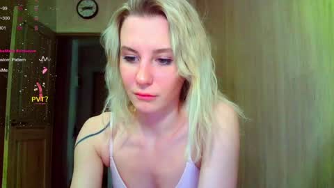 Snapshot of caramel_pie_ chatting on April 21, 10:12 pm caramel online show from April 21, 10:12 pm