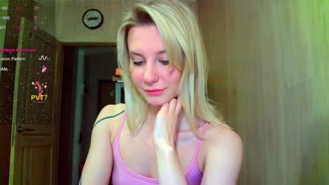 Snapshot of caramel_pie_ chatting on April 24, 9:17 pm caramel online show from April 24, 9:17 pm
