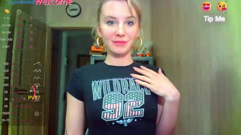 Snapshot of caramel_pie_ chatting on May 3, 8:59 pm caramel online show from May 3, 8:59 pm