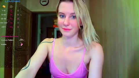 Snapshot of caramel_pie_ chatting on July 21, 9:28 pm caramel online show from July 21, 9:28 pm