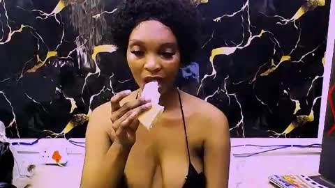 Snapshot of caramelminxx_ chatting on June 12, 9:19 am caramelminxx_ online show from June 12, 9:19 am