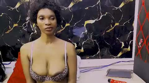 Snapshot of caramelminxx_ chatting on June 20, 8:39 am caramelminxx_ online show from June 20, 8:39 am