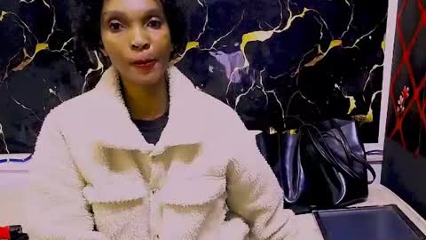 Snapshot of caramelminxx_ chatting on June 21, 7:00 am caramelminxx_ online show from June 21, 7:00 am