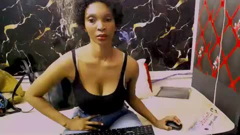Snapshot of caramelminxx_ chatting on June 22, 6:43 am caramelminxx_ online show from June 22, 6:43 am