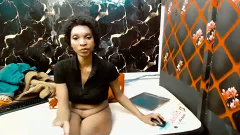 Snapshot of caramelminxx_ chatting on June 24, 7:29 am caramelminxx_ online show from June 24, 7:29 am