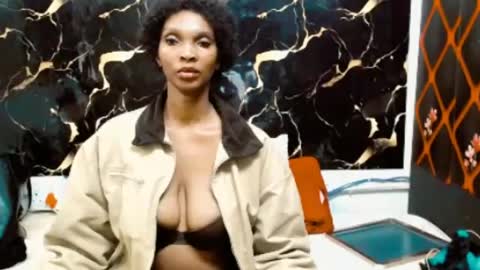 Snapshot of caramelminxx_ chatting on June 27, 12:22 pm caramelminxx_ online show from June 27, 12:22 pm