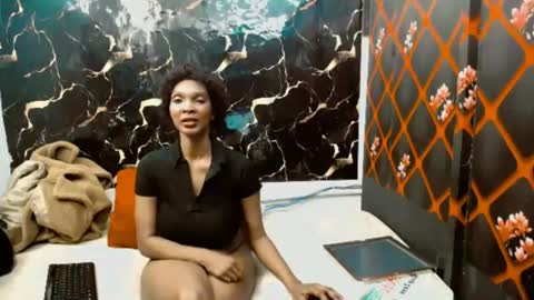 Snapshot of caramelminxx_ chatting on July 6, 7:49 am caramelminxx_ online show from July 6, 7:49 am