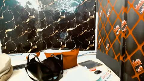Snapshot of caramelminxx_ chatting on July 9, 7:56 am caramelminxx_ online show from July 9, 7:56 am