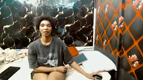 Snapshot of caramelminxx_ chatting on July 12, 7:32 am caramelminxx_ online show from July 12, 7:32 am