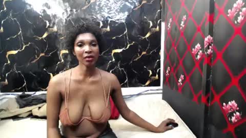Snapshot of caramelminxx_ chatting on July 27, 8:21 am caramelminxx_ online show from July 27, 8:21 am