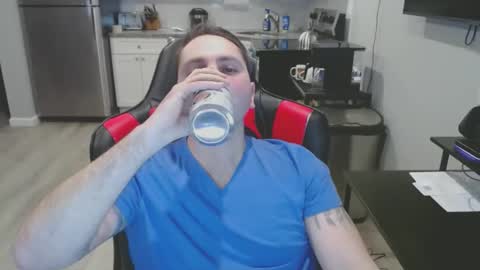 Snapshot of cardi_beans chatting on February 3, 6:45 am cardi_beans online show from February 3, 6:45 am