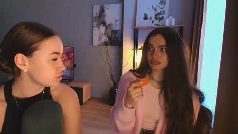 caressyourself online show from November 27, 5:42 am