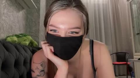 Snapshot of caressysiren chatting on June 2, 9:39 pm caressysiren online show from June 2, 9:39 pm