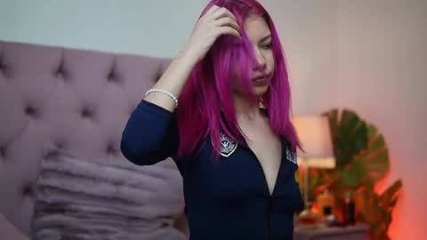 Snapshot of carinafoxy chatting on March 1, 10:01 pm Carina online show from March 1, 10:01 pm