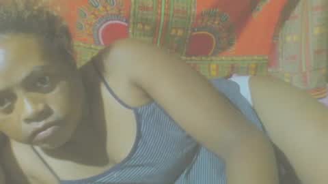 Snapshot of carinesexy69 chatting on December 3, 3:20 am carinesexy69 online show from December 3, 3:20 am