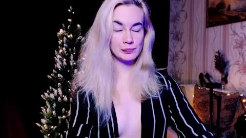 Carin online show from December 14, 8:02 pm