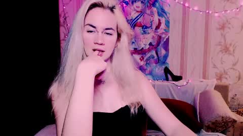 Snapshot of carinfox chatting on May 30, 7:44 pm Carin online show from May 30, 7:44 pm
