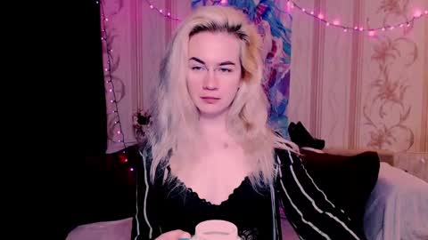 Snapshot of carinfox chatting on June 7, 1:54 am Carin online show from June 7, 1:54 am