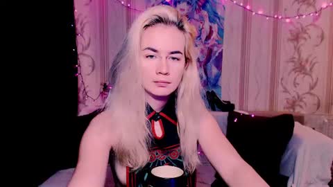 Snapshot of carinfox chatting on June 9, 5:52 am Carin online show from June 9, 5:52 am