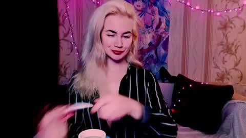 Snapshot of carinfox chatting on June 15, 2:47 am Carin online show from June 15, 2:47 am