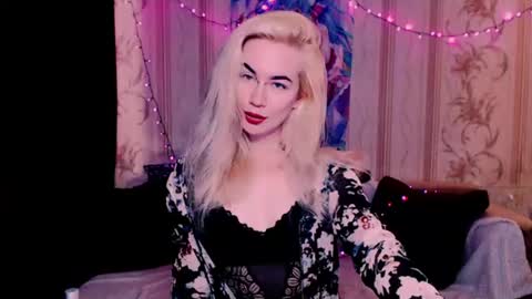 Snapshot of carinfox chatting on June 17, 6:49 am Carin online show from June 17, 6:49 am