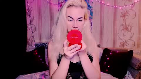 Snapshot of carinfox chatting on June 29, 6:30 pm Carin online show from June 29, 6:30 pm