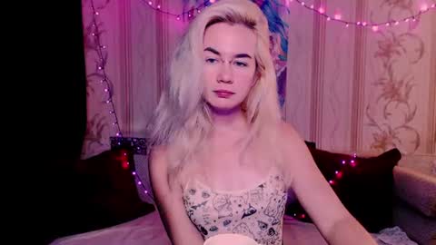 Snapshot of carinfox chatting on July 5, 4:36 pm Carin online show from July 5, 4:36 pm