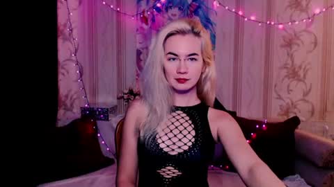 Snapshot of carinfox chatting on July 7, 5:54 am Carin online show from July 7, 5:54 am