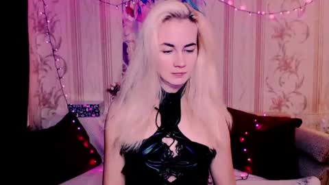 Snapshot of carinfox chatting on July 10, 8:33 pm Carin online show from July 10, 8:33 pm