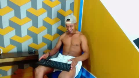 Snapshot of carl_jhonson1 chatting on December 30, 7:11 pm carl_jhonson1 online show from December 30, 7:11 pm