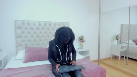 Snapshot of carlamarcuzzi chatting on January 5, 7:39 pm Carla online show from January 5, 7:39 pm