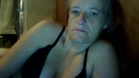 Snapshot of carleeswoman08 chatting on October 17, 11:13 am carleeswoman08 online show from October 17, 11:13 am