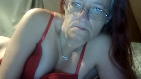 carleeswoman08 online show from June 2, 11:45 am