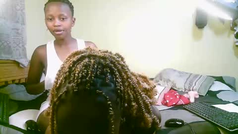 Snapshot of carlex_ chatting on March 3, 8:32 pm carlex_ online show from March 3, 8:32 pm