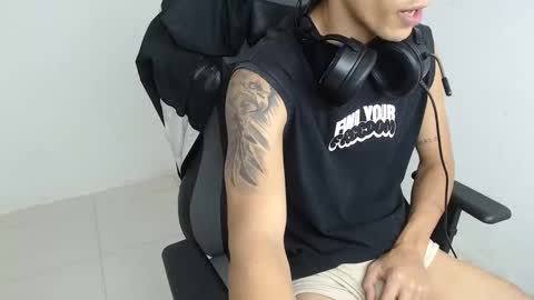 carlossmi01 online show from December 2, 4:46 pm