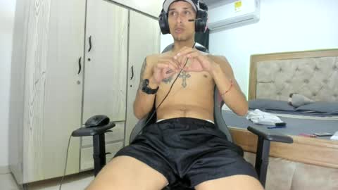 carlossmi01 online show from June 21, 5:21 am