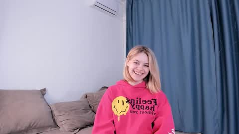 Snapshot of carmellasavina chatting on March 4, 7:09 pm Alice online show from March 4, 7:09 pm