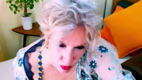 Snapshot of carmenrossi chatting on October 10, 7:29 am Carmen online show from October 10, 7:29 am