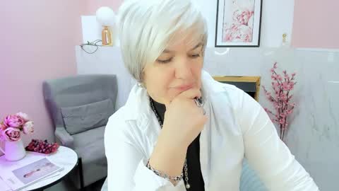 Snapshot of carmensoft chatting on April 8, 10:59 am Carmen online show from April 8, 10:59 am