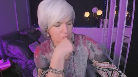 Snapshot of carmensoft chatting on May 6, 10:42 am Carmen online show from May 6, 10:42 am