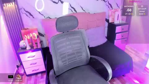 Snapshot of carol__evans chatting on February 4, 10:36 pm Sofi online show from February 4, 10:36 pm