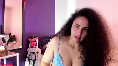 Snapshot of carol_diazz chatting on December 14, 5:03 pm carol I broadcast from 3-9 pm Chicago USA online show from December 14, 5:03 pm