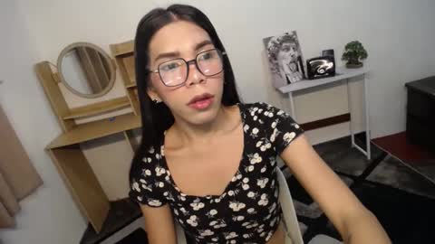 Snapshot of carol_linaxxx chatting on December 19, 8:23 am Carolina online show from December 19, 8:23 am