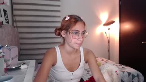 Snapshot of carolayn12 chatting on December 6, 5:53 am Carolayn online show from December 6, 5:53 am