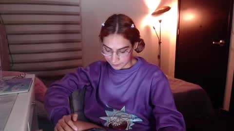 Snapshot of carolayn12 chatting on December 11, 2:52 am Carolayn online show from December 11, 2:52 am