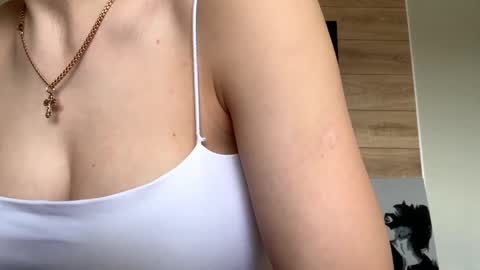 Lisa online show from April 8, 8:03 am