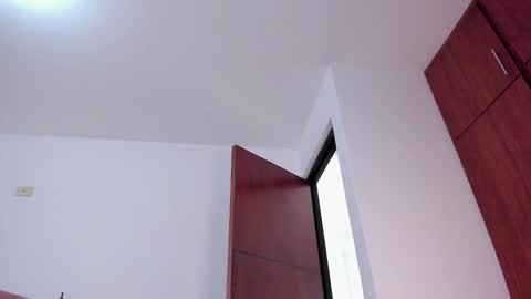 Snapshot of caroliine__ chatting on December 9, 7:18 pm Caroline online show from December 9, 7:18 pm