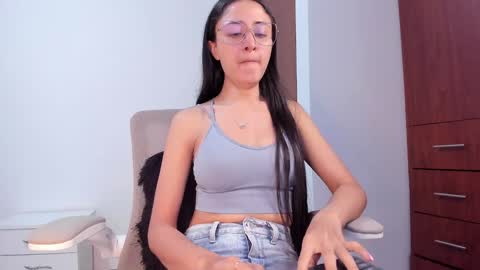 Snapshot of caroliine__ chatting on January 3, 3:22 pm Caroline online show from January 3, 3:22 pm